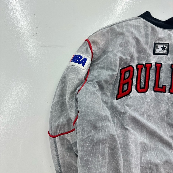 STARTER Chicago Bulls Black and Gray Bomber Jacket - Picture 6 of 8